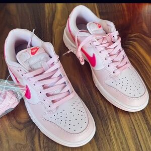 Nike Dunks Low Triple Pink